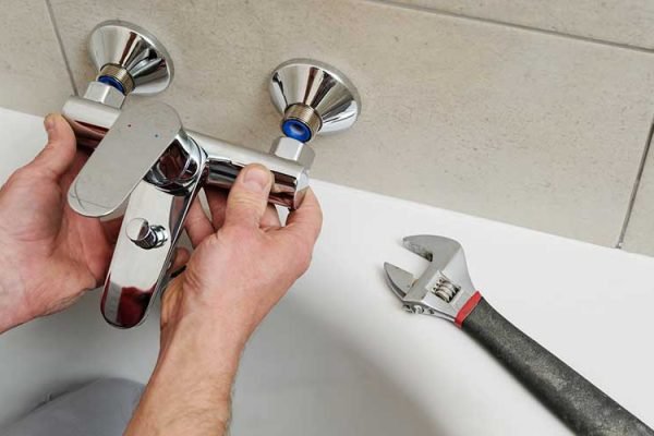 changer-robinet-baignoire changer-robinet-baignoire